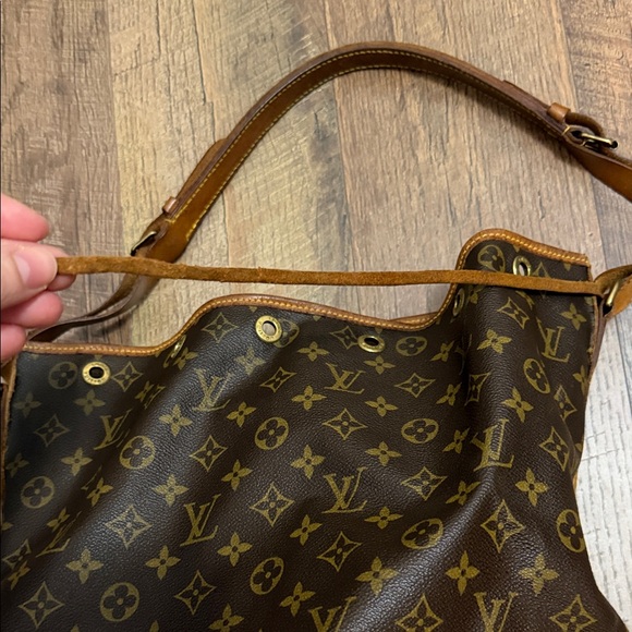 Louis Vuitton Monogram Canvas Shoulder Bag - Picture 12 of 14